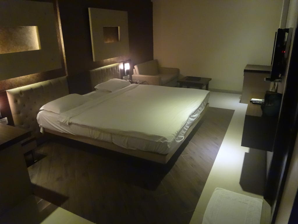 ثين Hotel Capitol الغرفة الصورة