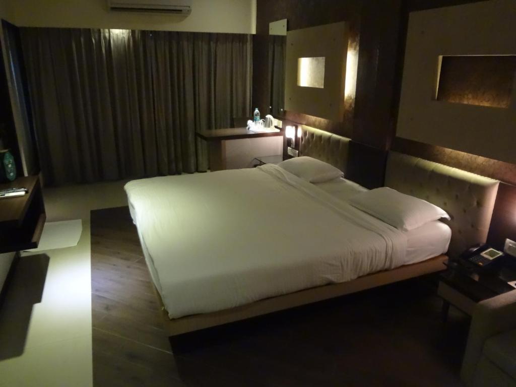 ثين Hotel Capitol المظهر الخارجي الصورة