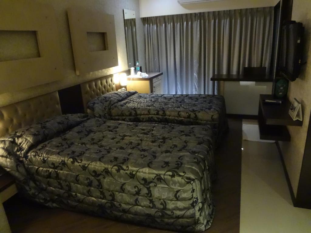 ثين Hotel Capitol المظهر الخارجي الصورة