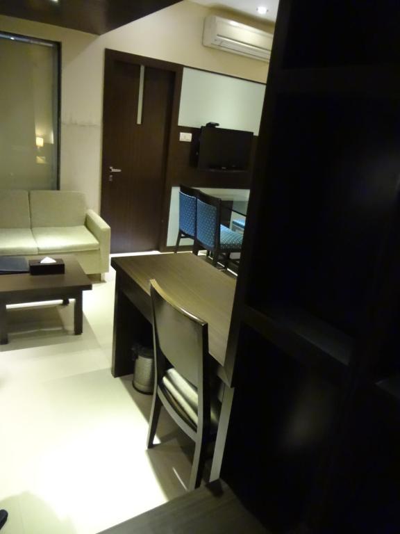 ثين Hotel Capitol المظهر الخارجي الصورة